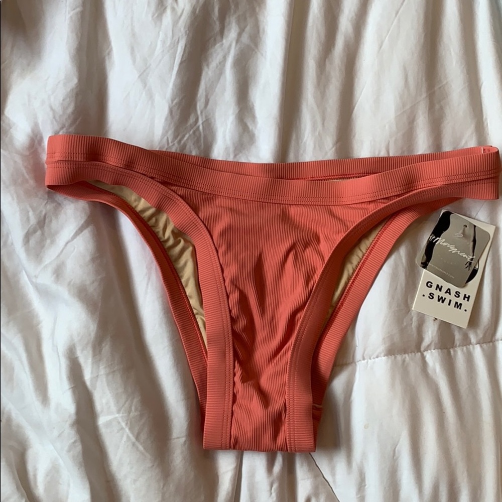 🌊Sporty Ribbed Papaya Colored Bottoms 🍑🏝